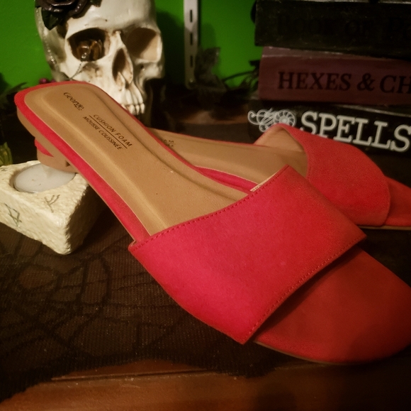 Classic Chic Red Flats - Picture 1 of 1